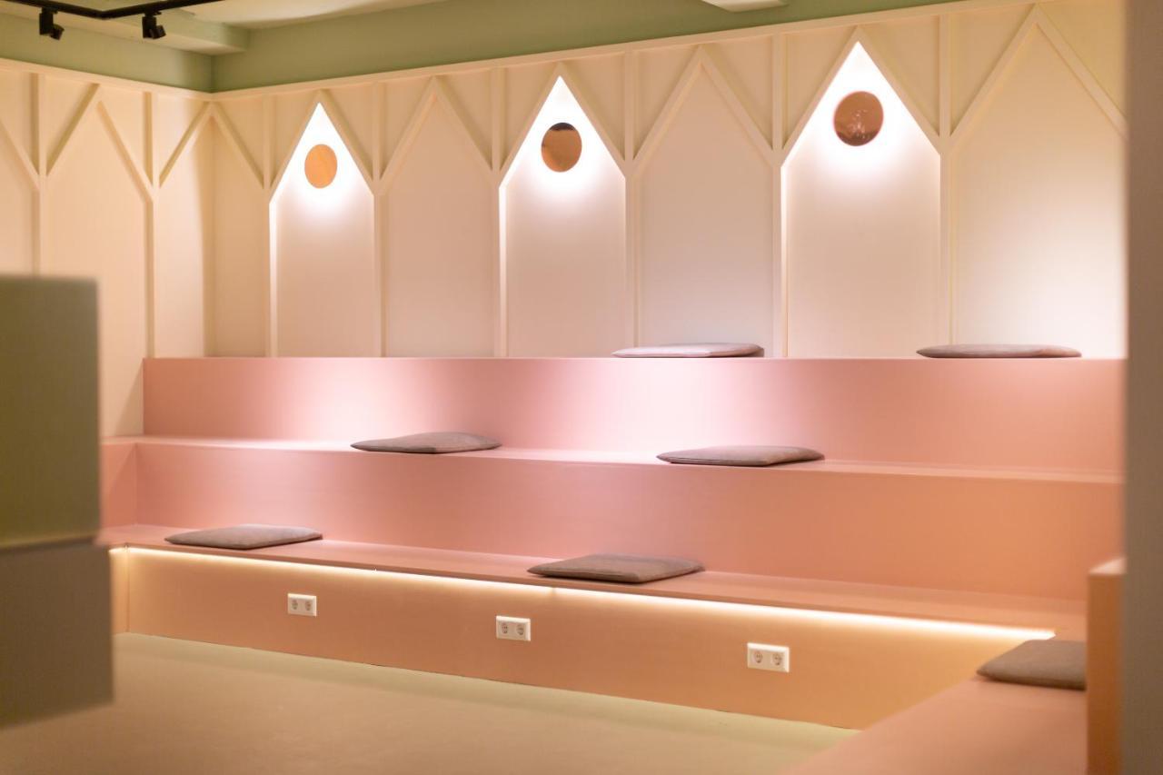 Pink Flamingo Boutique Hostel The Hague Exterior photo